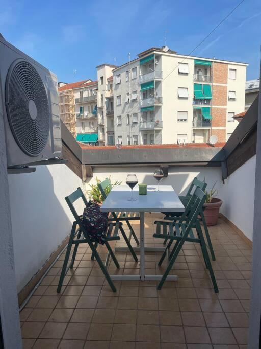 Centro Storico-Mansarda Verde Con Terrazzino E A/C Асті Екстер'єр фото