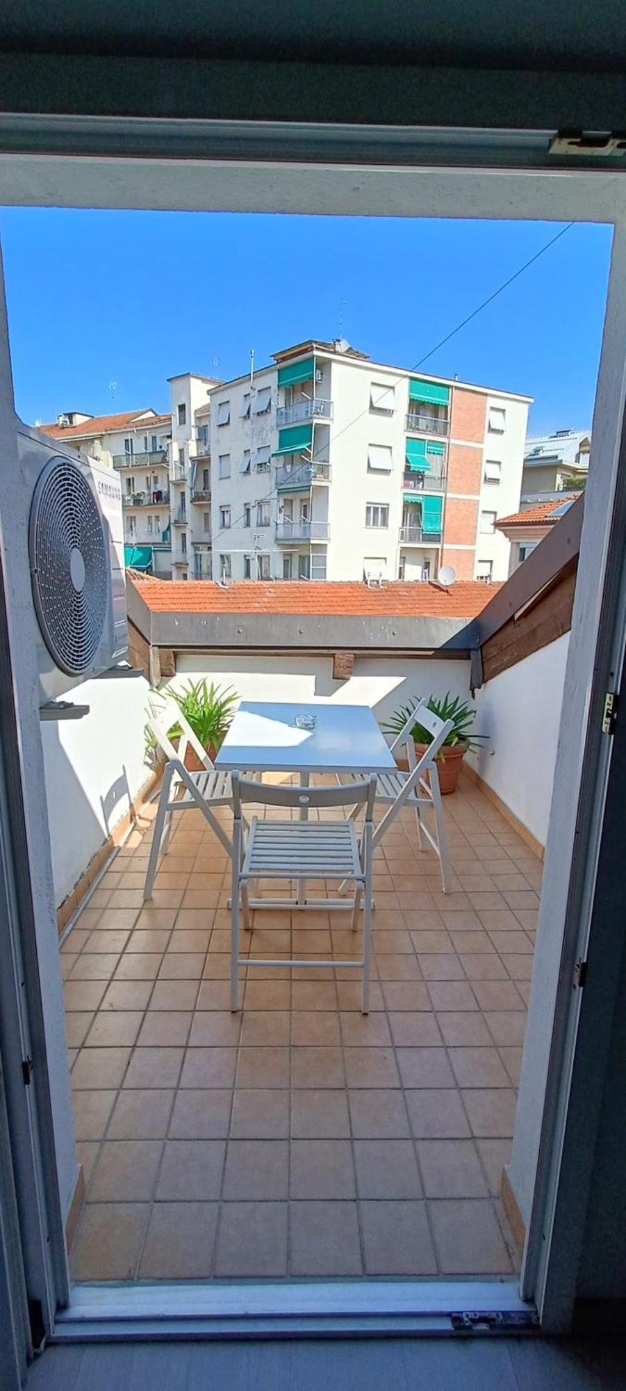 Centro Storico-Mansarda Verde Con Terrazzino E A/C Асті Екстер'єр фото